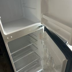 Magic Chef Mini Refrigerator