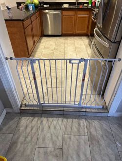 Extra Wide Pet Gate / Baby Gate - Fits Openings 29.5” - 48.4”