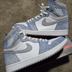Jordan 1 'Hyper Royal 
