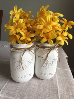 Distressed mason jar vases with silk flowers included!! You pick your jar/flower colors!