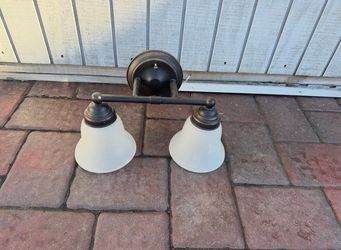 Bathroom light fixture