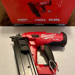 Milwaukee M18 FUEL 21-degree framing nailer 2744-20