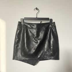 Fashion Nova Faux Croc Mini Skirt – Size L (NWT)