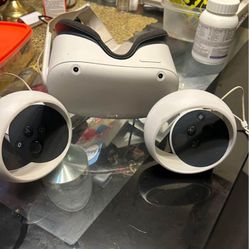 Oculus Quest With 30 Games