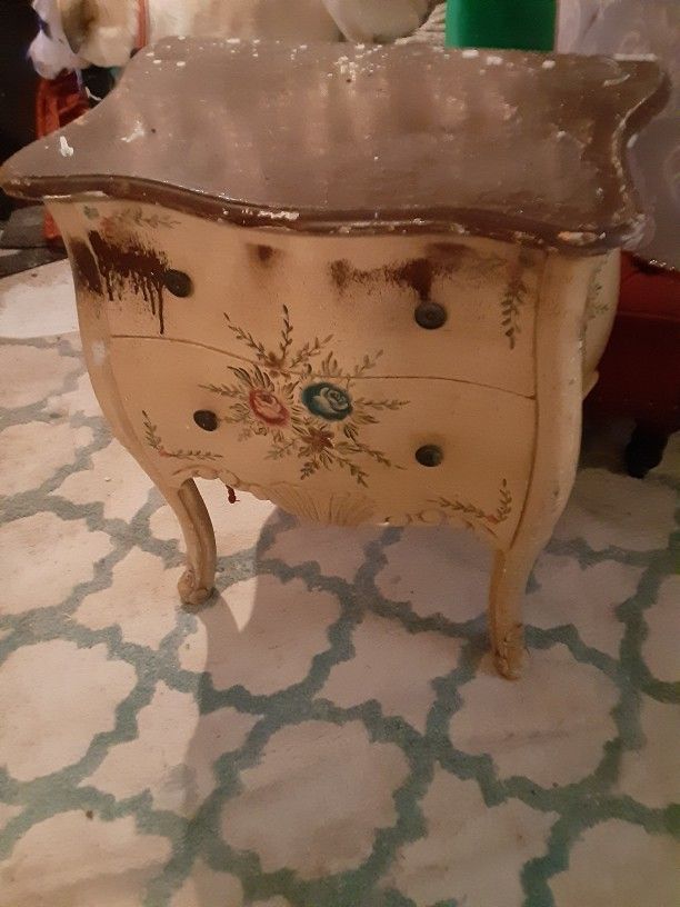 Vanity Antiques Dresser $35.00 (SeriousBuyers) Cash Only First Come First Served