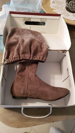 Flat beige knee boots size 6