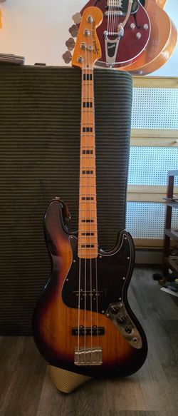 Squier Classic Vibe '70s Jazz Bass – 3-Color Sunburst