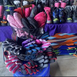 Snow Boots Snow Clothes Snow Suit Snow Pants Snow Gloves Snow Coats Snow Bibs Kids Women Men Adult Infant Teen