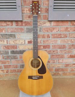 Yamaha FG331 Acoustic Guitar
