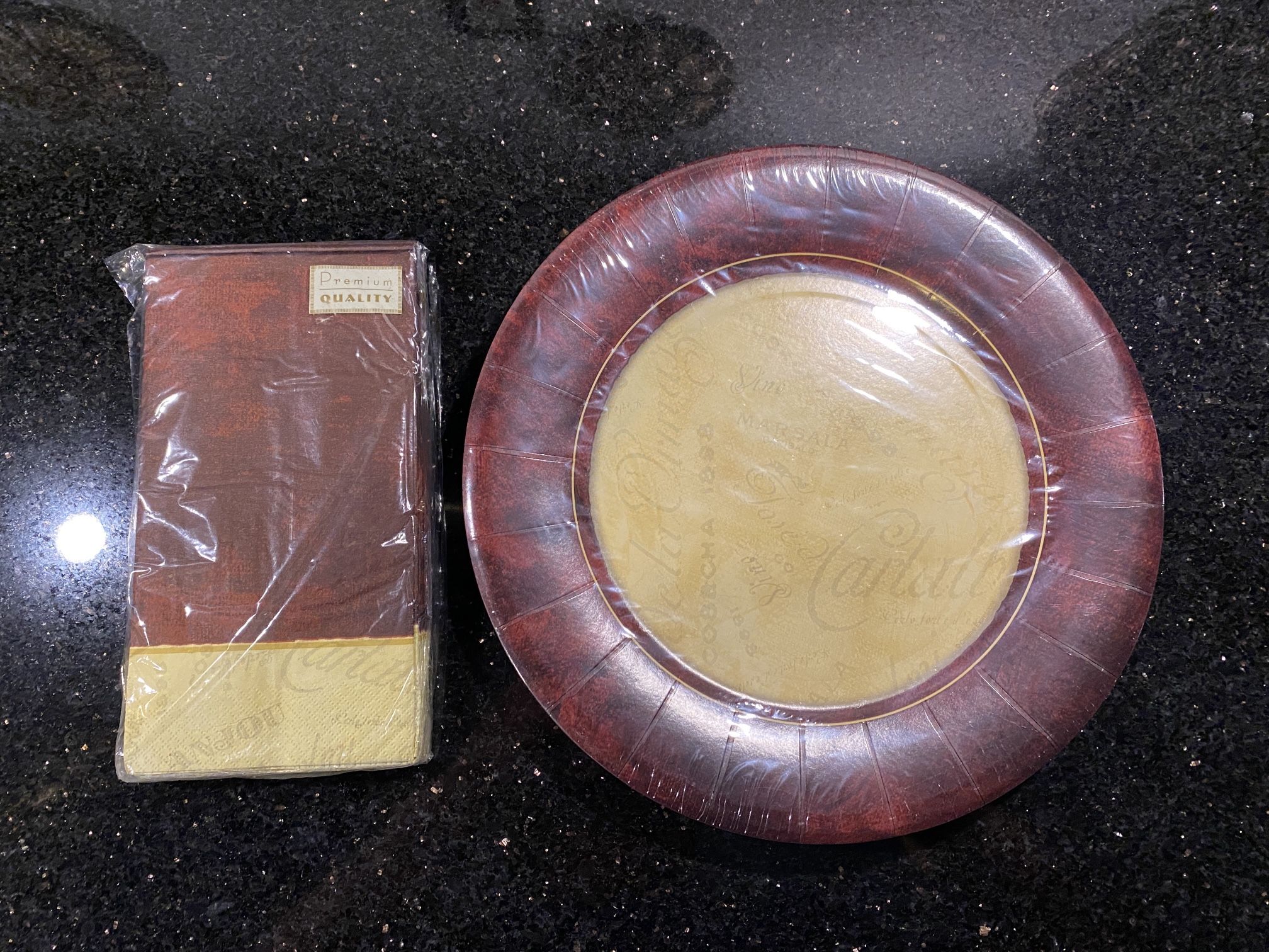 Premium Quality 10 Dinner 11” Paper Plates & 12 Guest Towls Napkins