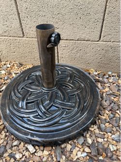 Round patio umbrella base