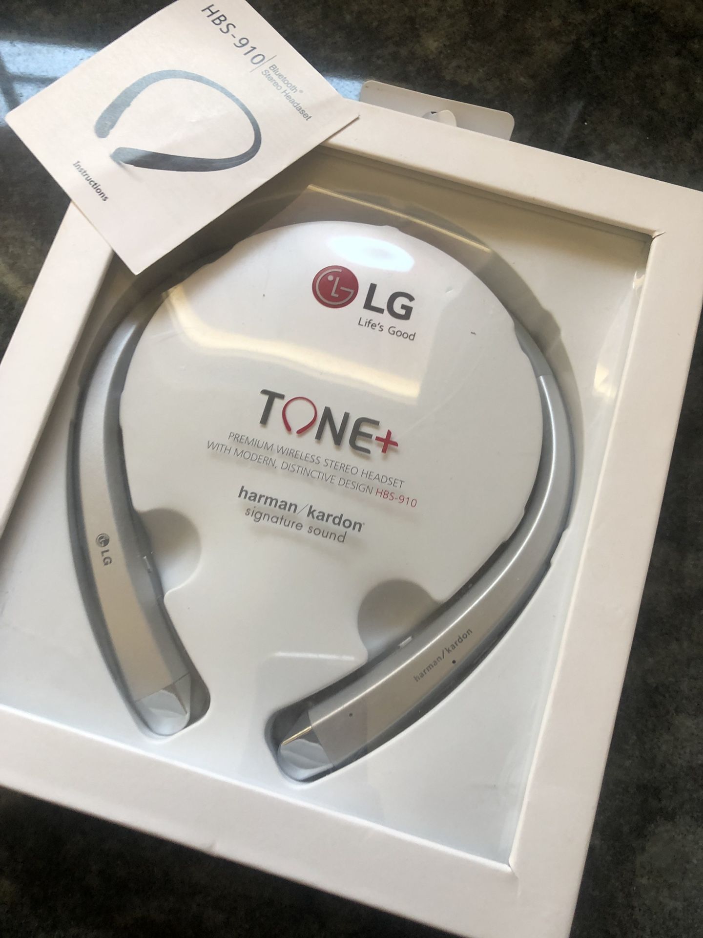 LG HBS-910 Bluetooth Headsets & Headphones brand new