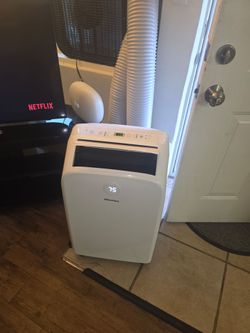 Hisense 8,000 BTU Portable AC + Heat – w Remote