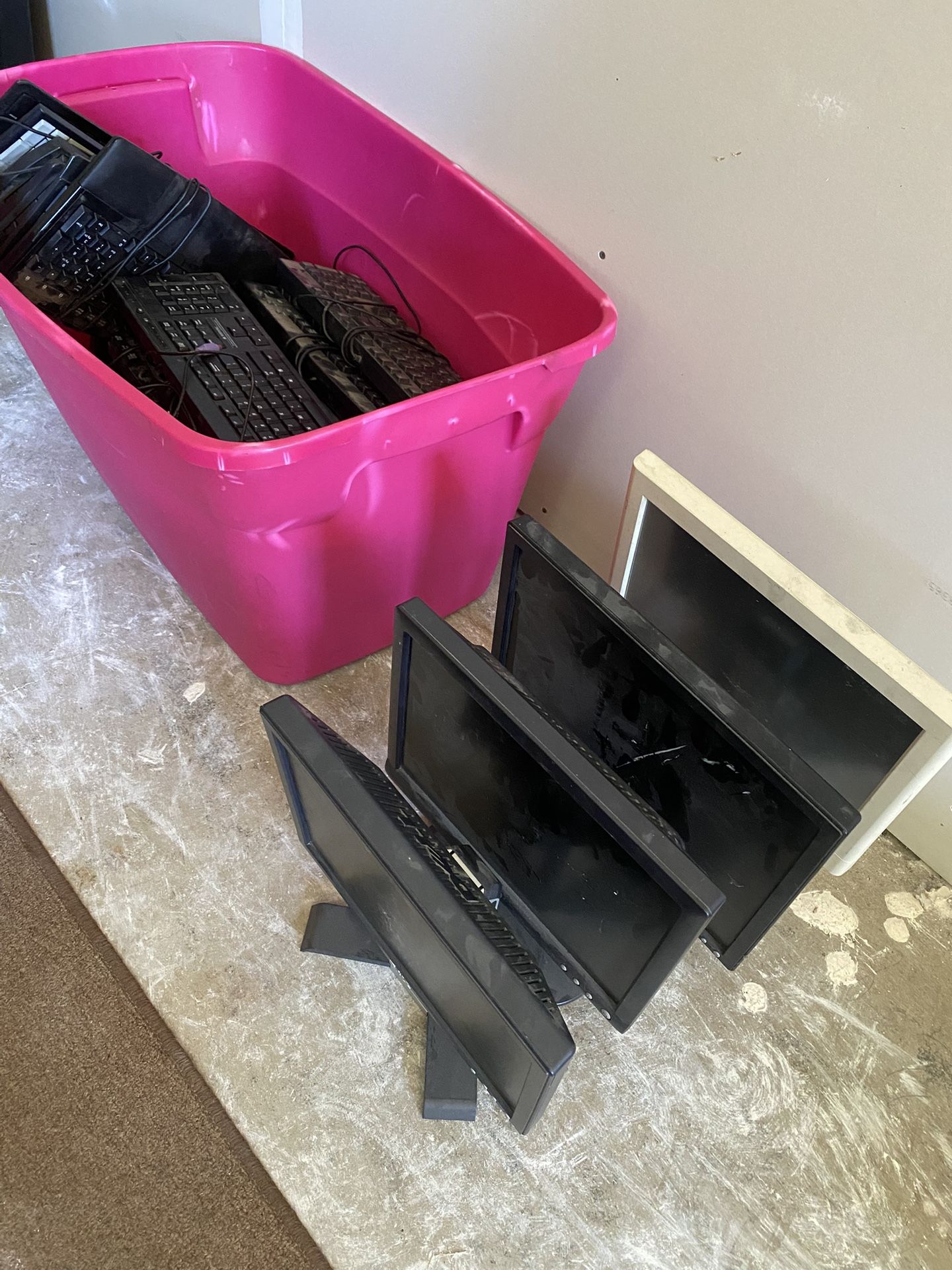 Computer Monitors & Keyboards