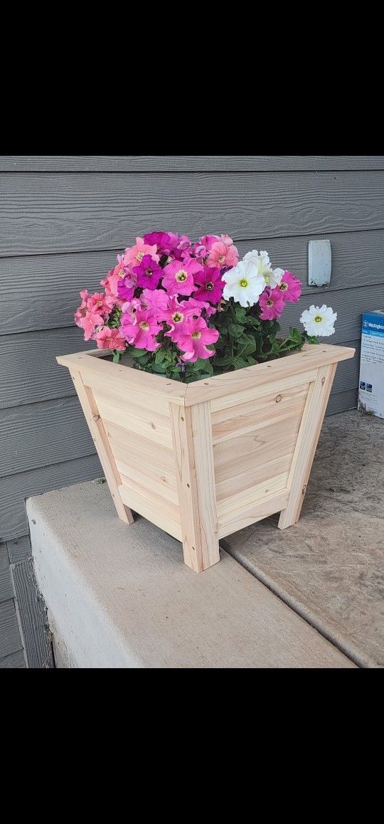 17" Red Cedar Planter Box
