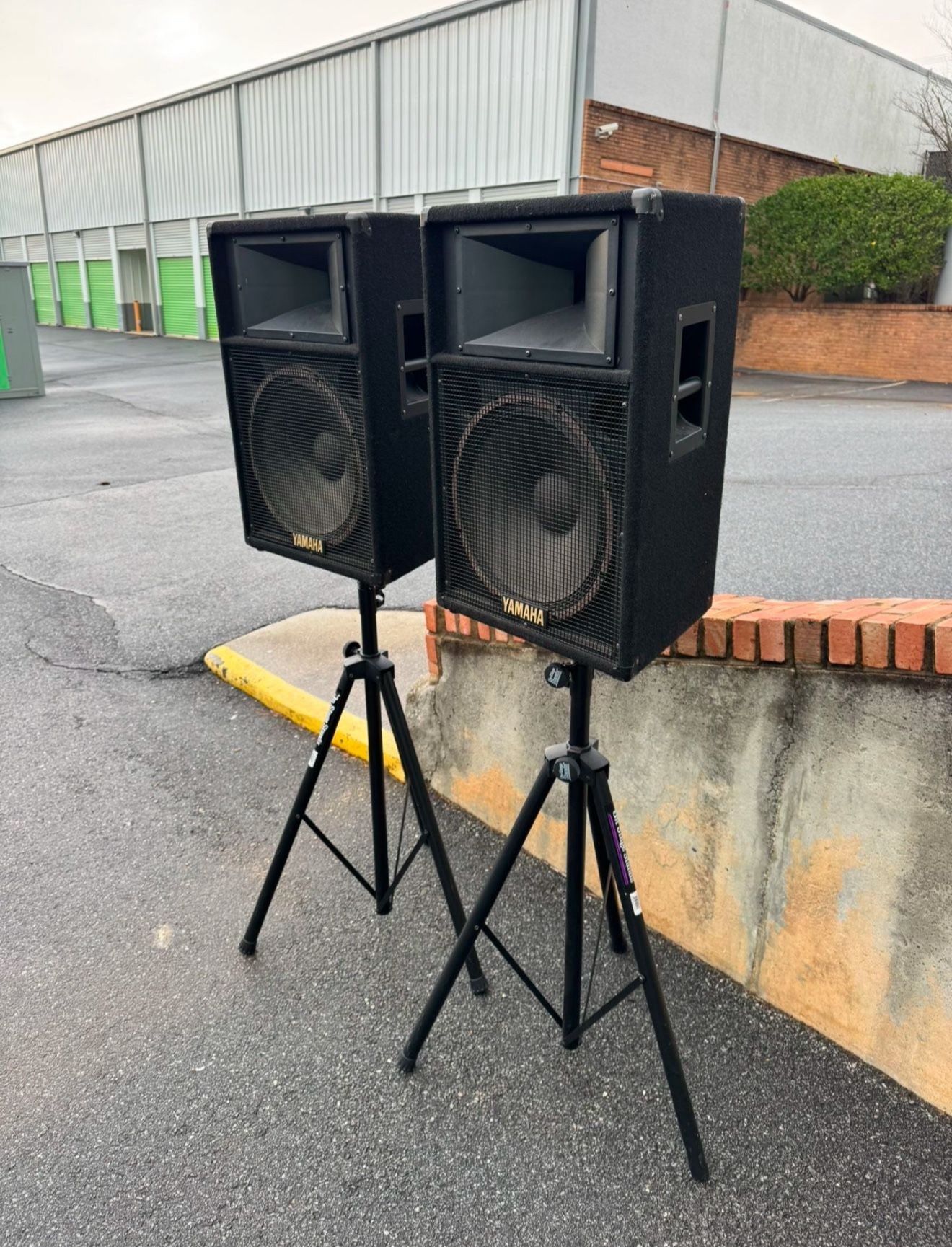 Yamaha Speakers 15” Peak 1000 Watt.