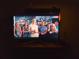 Samsung 60” Smart TV – High-End F7100 Series – Excellent Condition