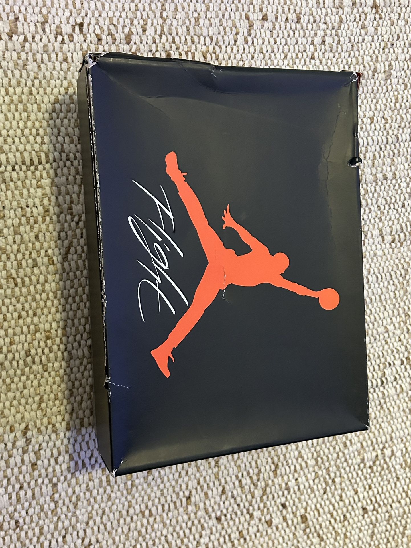 Mens Jordan 4 Retro size 10 (Read Description