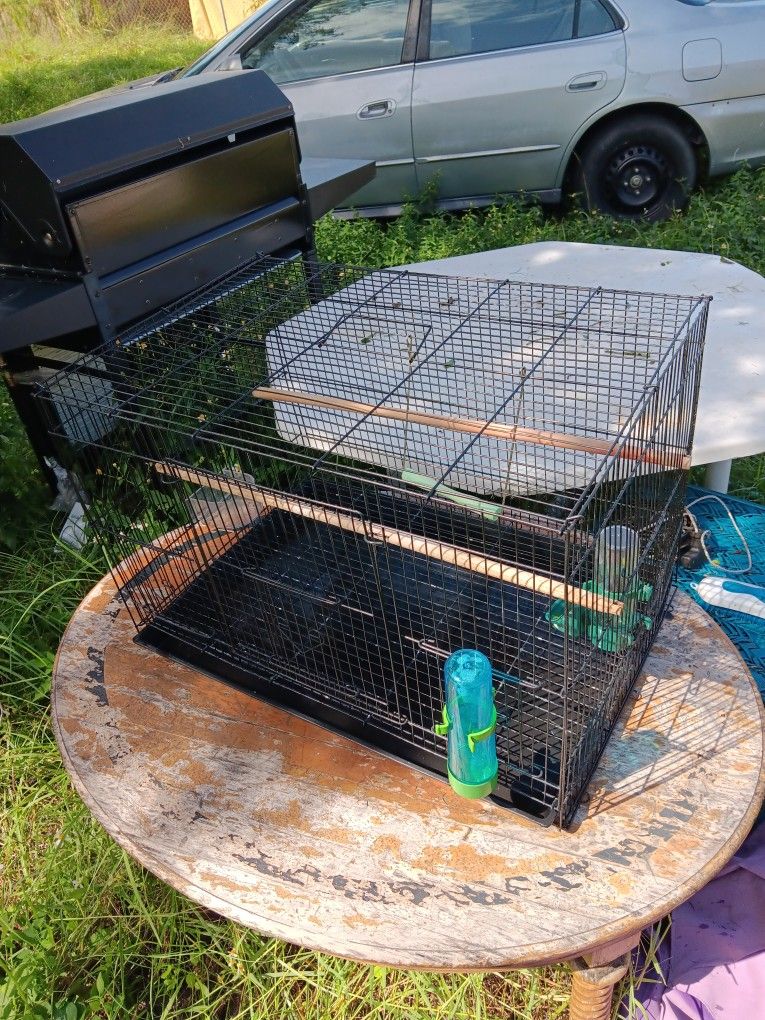 BIRD CAGE WITH BOTTLES & TRAY