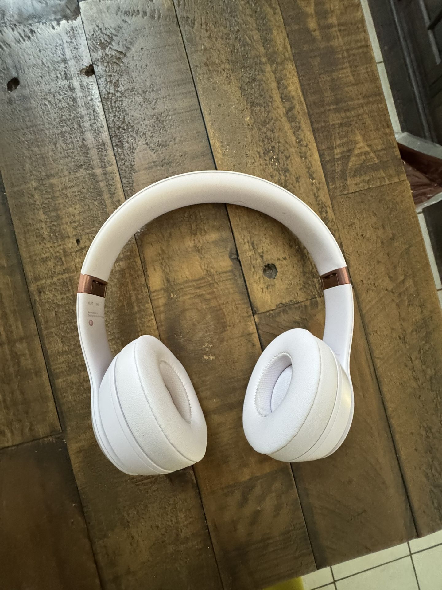 Beats Solo 4 Pink