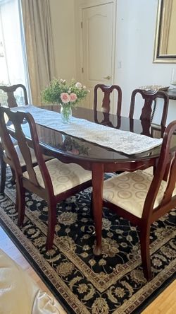 Cherry Wood Dining Table Set With 6 Chairs.