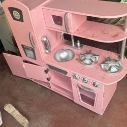 Girl Kitchen 