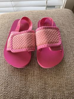 Ugg sandals/ cash only/ pickup/ size 6/ New