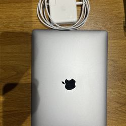 New Mac Book Pro 2020  8 GB Ram 256 GB Storage