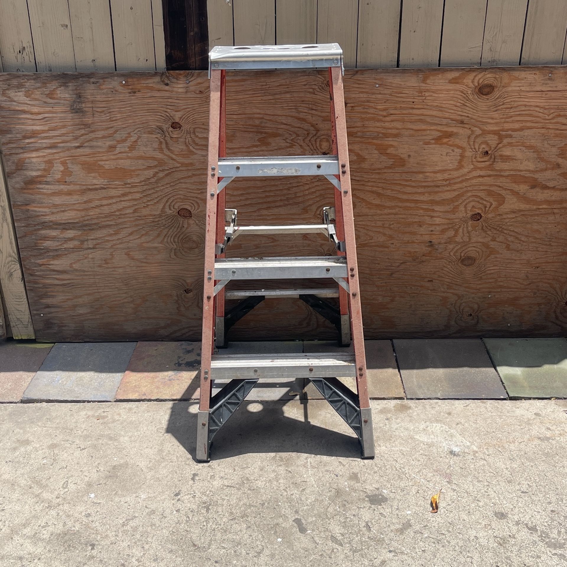 Ladder 🪜 4-foot