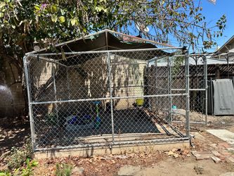 Chain link kennel