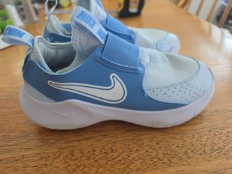 Nike Flex Runner 3 Big Kids' Road Running Shoes (FN1294-402, Blue Tint/Blue Beyond/White) Size 2