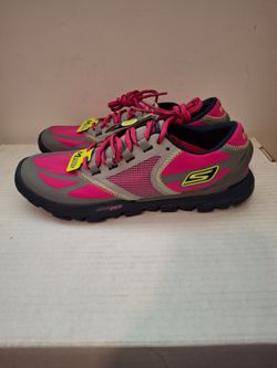 NEW  WOMEN'S  SKETCHERS GO SHOES