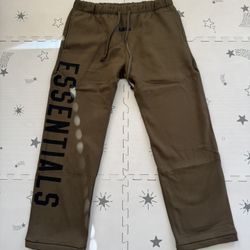 Essentials Fleece Sweatpant in Brown