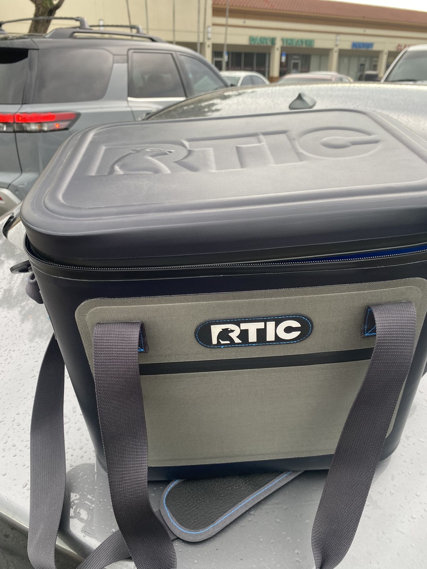 Artic 30 Can Cooler.