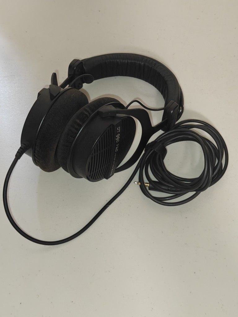 Beyerdynamic DT 990 PRO 80 Ohm Studio Headphones