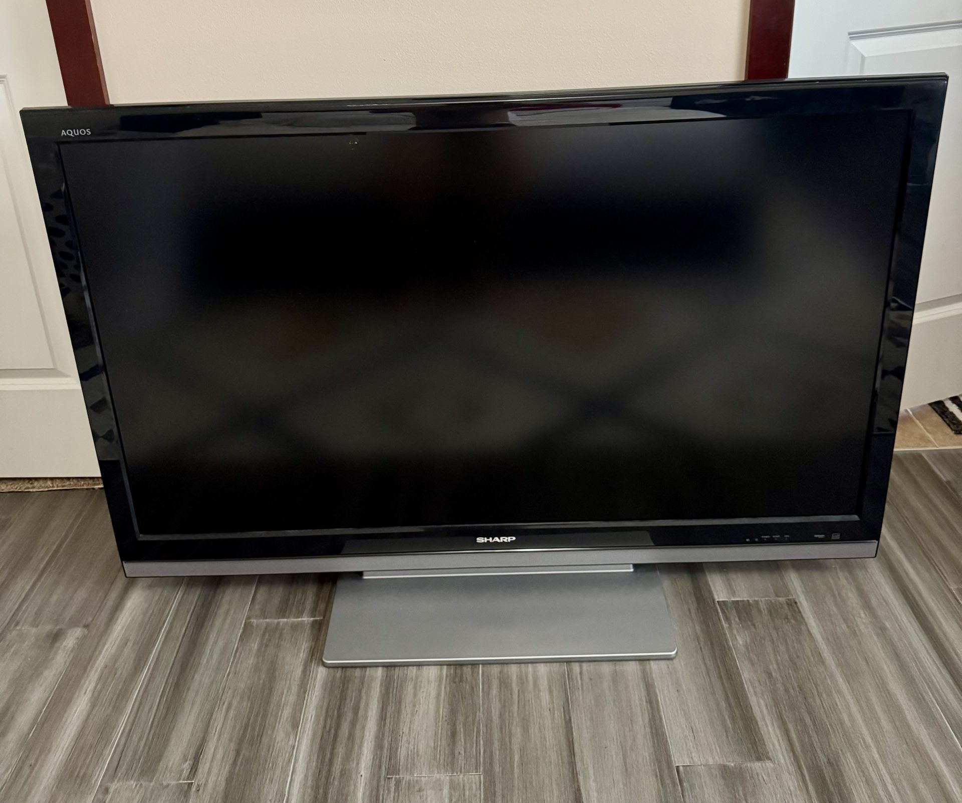 SHARP LCD 52 Inches TV