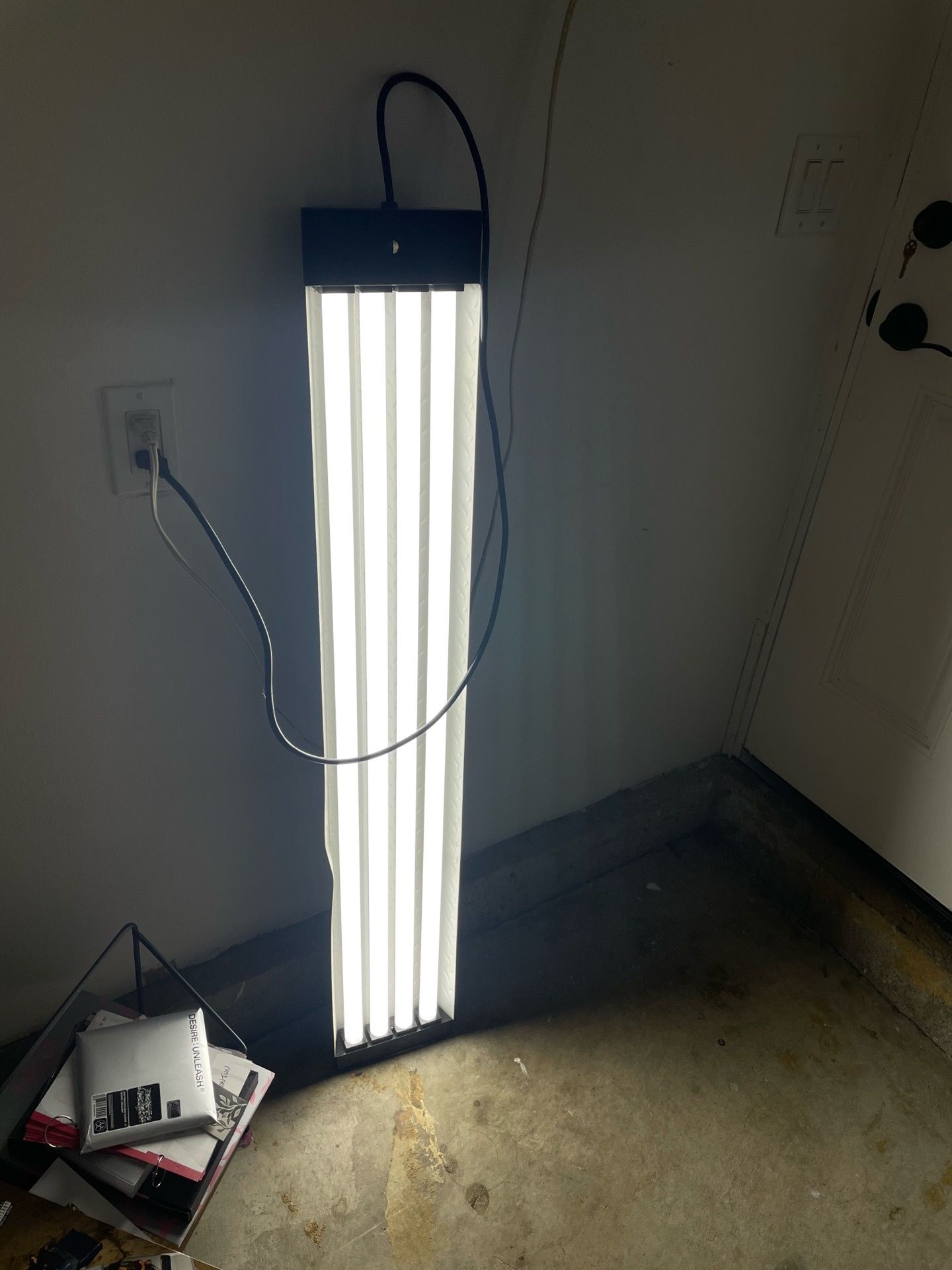 2 BRUAN LINKABLE DIAMOND PLATED LED SHOP LIGHT