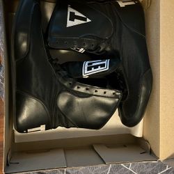 TitleBoxing Shoes Size 9