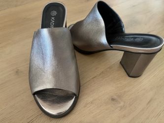 Silver Metallic Open-toe Heels - size 6.5