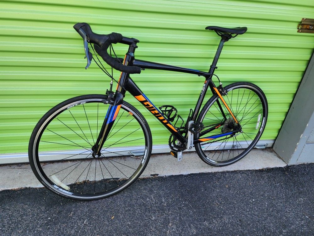 Giant Road Bike Good Condition