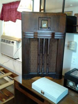 Vintage Detrola radio