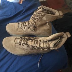 NIKE BOOTS 