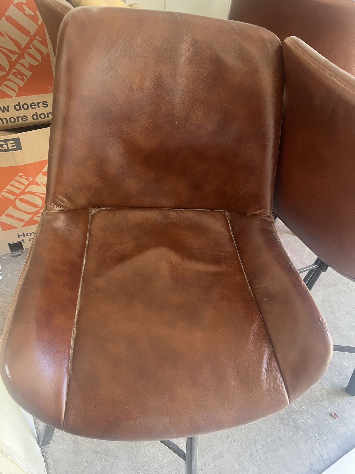 4 Barstools Seat height 25” Back height 41” Good condition Pick up in Corona exit Green River