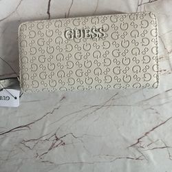 GUESS White Edition Wallet ✨