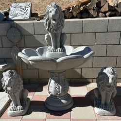 New Lion Fountain With 2 Lions Made Out Of Cement 