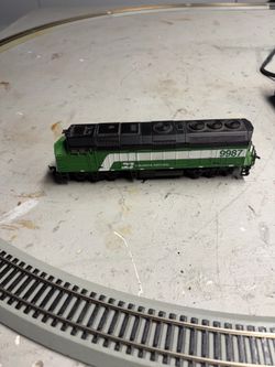 Burlington northern #9987 HO scale model train . Note train only, No track,No transformer .