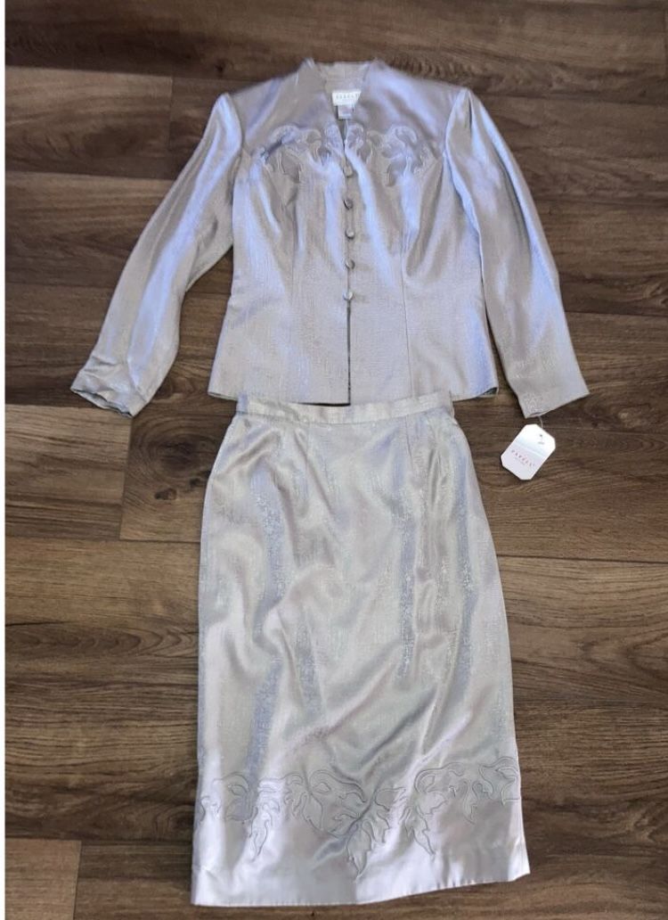 Adriana Papell Suit Women’s Size 4