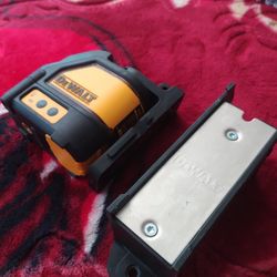 DeWalt Self-leveling Crossline Laser Level 