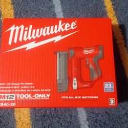 Milwaukee
M12 12-Volt 23-Gauge Lithium-Ion Cordless Pin Nailer