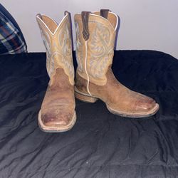  Ariat cowboy boots